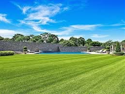 Professional Landscaper in Croton on Hudson working on a residential garden