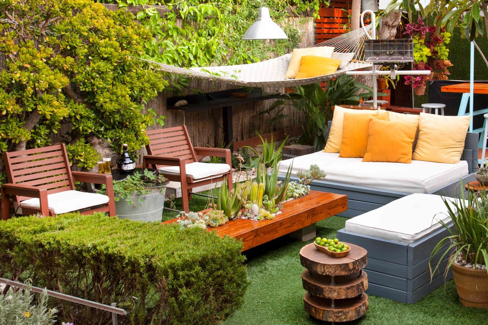 outdoor_living_space_design - Griffin's Landscaping